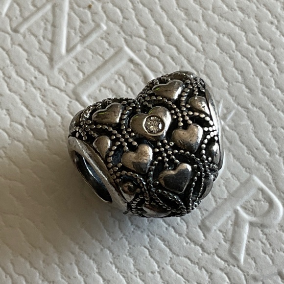 Pandora Limited Edition 2016 heart charm - Picture 1 of 7